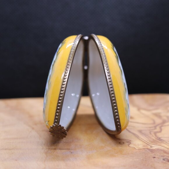 Vintage Limoges Heart-Shaped Trinket Box – Hand-Painted Floral Design France - Picture 11 of 11